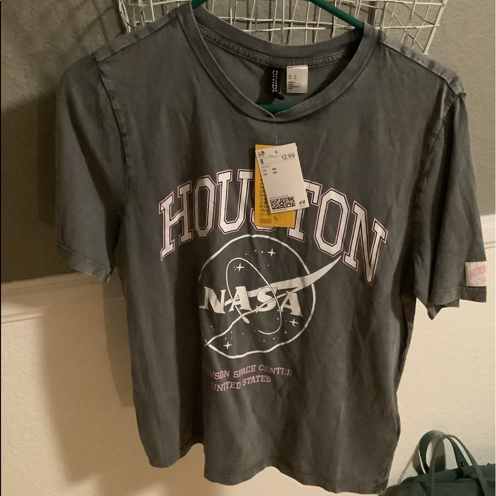 Women’s H&M tee